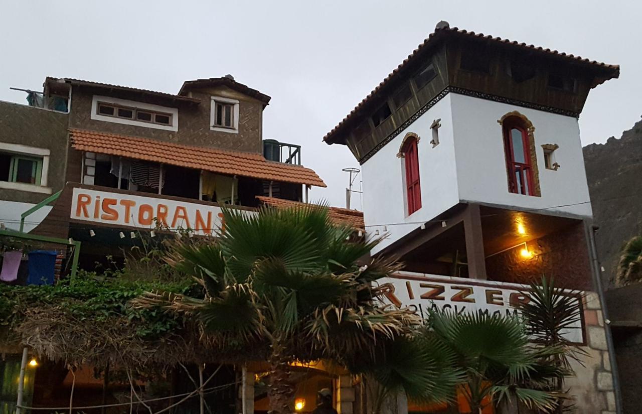 Black Mamba Hotel